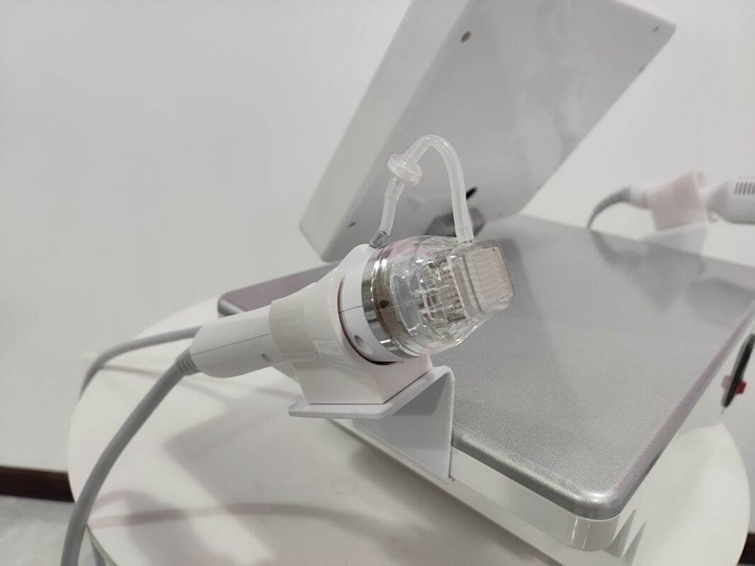 h04-golden-rf-microneedling-11